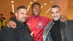 Daniel (li.) und Marcos Nader mit Österreichs Fußball-Star David Alaba. (Bild: Gradwohl Gerhard)