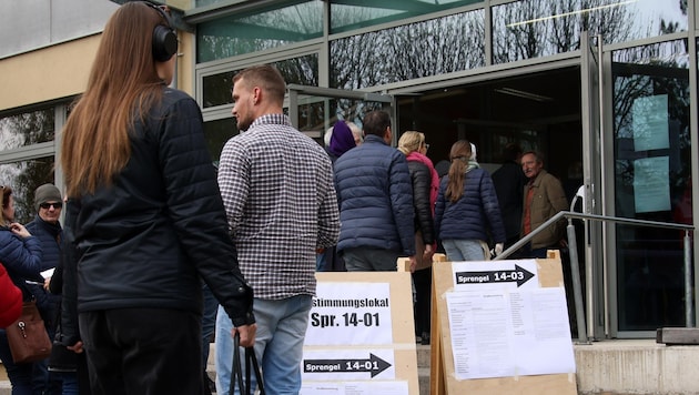 Queues! The rush to the polls was huge. (Bild: Tröster Andreas)