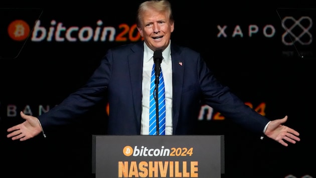 Trump has made big promises to the crypto community. (Bild: AP ( via APA) Austria Presse Agentur/Mark Humphrey)