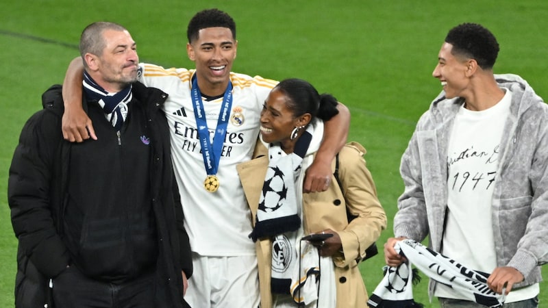 Jobe Bellingham (r.) at the Champions League triumph of his brother Jude Bellingham (2nd from left) (Bild: AFP/APA/JUSTIN TALLIS)