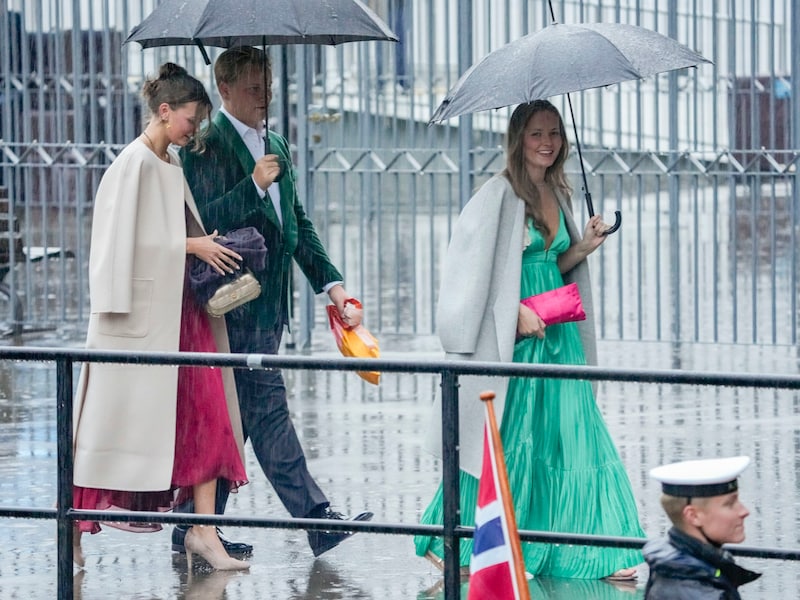 Prince Sverre Magnus with girlfriend Amalie Giæver Macleod and Princess Ingrid Alexander at the wedding of Märtha Louise (Bild: picturedesk.com/Cornelius Poppe / NTB)