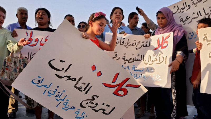 A demonstration in Baghdad in summer 2024 against child marriages (Bild: AFP )