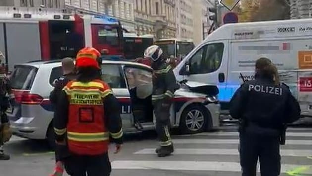 The accident happened in the middle of the junction. (Bild: Leserreporter/„Krone“-Leserreporter, Krone KREATIV)