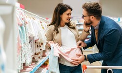 Vor der Geburt für das Baby einzukaufen, ist für viele Paare ein Highlight.