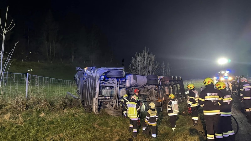 The firefighters set up double fire protection. (Bild: Gernot K.-H. Kolb/FF-Seiz)