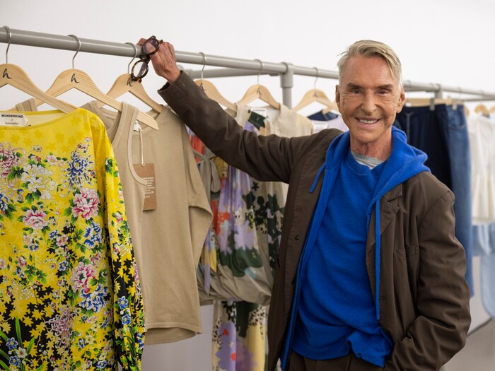 Wolfgang Joop mit Teilen einer seiner Kollektionen.