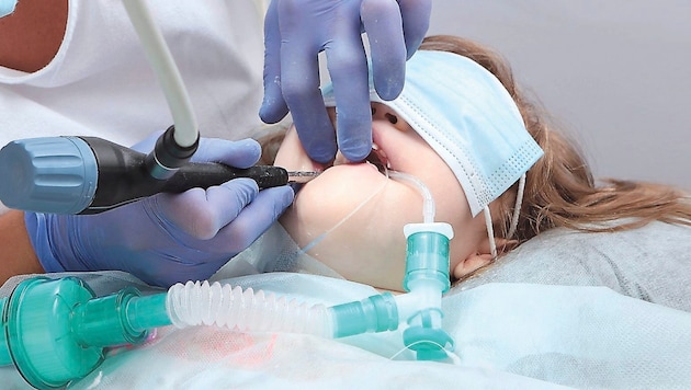 A four-year-old (symbolic image) died under anesthesia in Germany. (Bild: stock.adobe.com/Alla - stock.adobe.com)