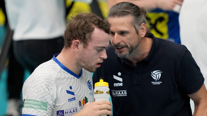 Trainer Markus Hirczy (re.) erwartet einen bärenstarken Gegner.