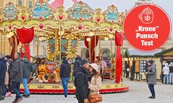 Montagvormittag ist der Weihnachtsmarkt gut besucht.