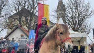 In Markt Sankt Martin saß heuer erstmals eine „Martina“ auf dem Pferd. (Bild: zVg)