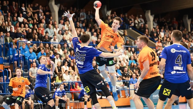 Neo national handball player Jozsef Albek (on the ball) has become indispensable for HSG Graz in recent years (Bild: GEPA/GEPA pictures)