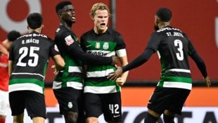 Sporting führt die portugiesische Meisterschaft mit 33 Punkten aus 11 Spielen souverän an (Bild: AFP/APA/Miguel RIOPA)