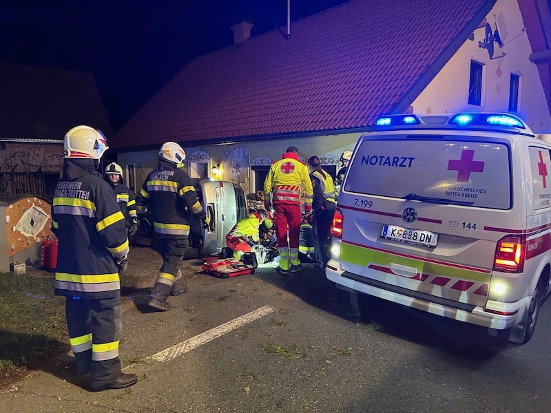 Der Unfall forderte die Einsatzkräfte. (Bild: FF Ferlach)