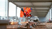 Österreichweit absolvieren rund 2000 junge Menschen eine Lehre bei den ÖBB. Der Gleisbautechnik ...