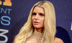 Jessica Simpson lässt ihre Fans über ihren Beziehungsstatus rätseln.