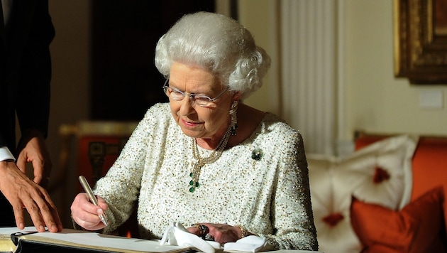 Queen Elizabeth kept a conscientious diary for 70 days. Now her last entry has been revealed. (Bild: picturedesk.com/JEWEL SAMAD / AFP)