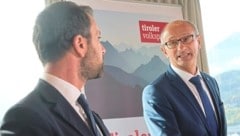 Skeptischer Blick von Georg Dornauer in Richtung LH Anton Mattle.