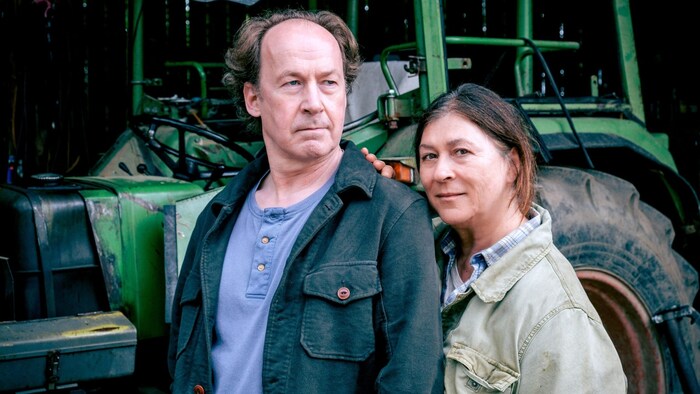 Josefa kehrt zu ihrem besten Freund Blume (Ulrich Noethen) und Ex-Frau Petra (Eva Mattes) in ihr ...