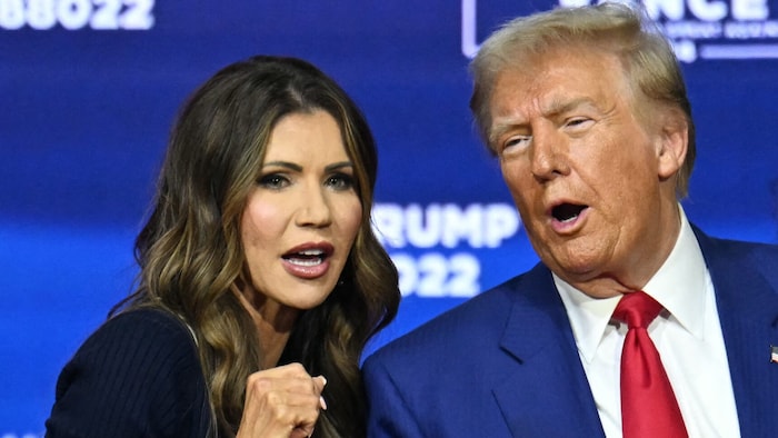 Kristi Noem und Donald Trump bei einer Wahlkampfveranstaltung in South Dakota