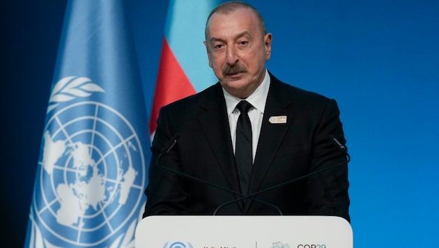 Azerbaijan's head of state Ilham Aliyev has described oil and gas reserves as a "gift from God". (Bild: AP/Rafiq Maqbool)