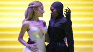 Ariana Grande und Cynthia Erivo bei der Mexiko-Premiere von „Wicked“ (Bild: AP ( via APA) Austria Presse Agentur/Fernando Llano)