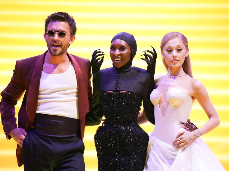 Jonathan Bailey, Cynthia Erivo und Ariana Grande in Mexiko (Bild: AP ( via APA) Austria Presse Agentur/Fernando Llano)