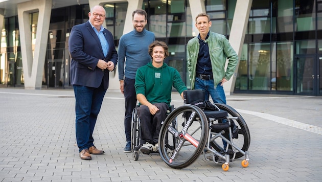 Landesinnungsmeister Peter Merten (li.) und Nico Langmann (M.). (Bild: Walter Skokanitsch)