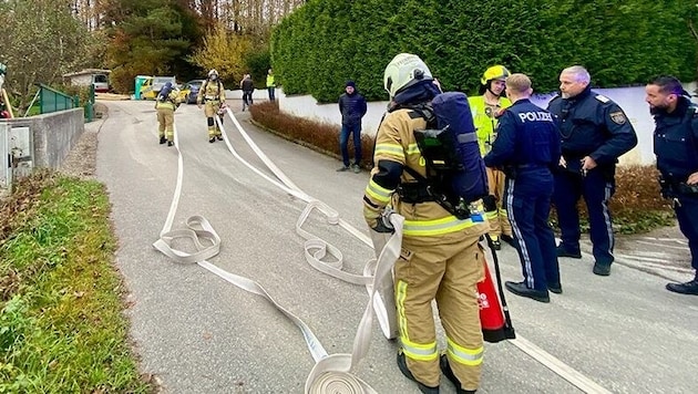 Atemschutztrupps der Feuerwehr sicherten den Einsatzort und bereiteten vorsorglich einen Brandschutz auf. (Bild: FF Oberndorf)