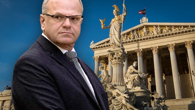 Der blaue Ex-Spitzenpolitiker Hans-Jörg Jenewein feiert für die Freiheitlichen ein Parlaments-Comeback (Bild: Krone KREATIV/AFP/Joe Klamar, stock.adobe.com)