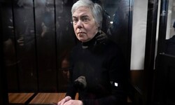Die Angst steht ihr ins Gesicht geschrieben: Nadeschda Bujanowa (68) muss in die Strafkolonie.