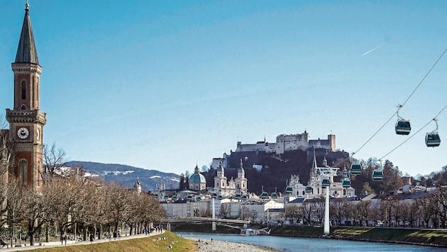 A futuristic idea, but not actually new: a cable car along the Salzach. (Bild: Honorar)