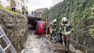 Die Feuerwehr hatte alle Hände voll zu tun. (Bild: Maurice Shourot)