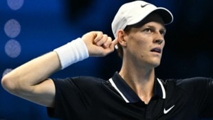 Jannik Sinner präsentiert sich auch bei den ATP-Finals in Turin in guter Verfassung. (Bild: APA/AFP)