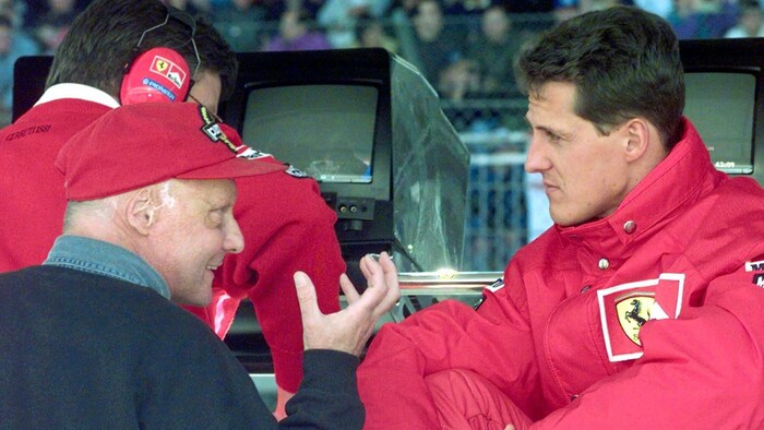 Niki Lauda in conversation with Schumacher.