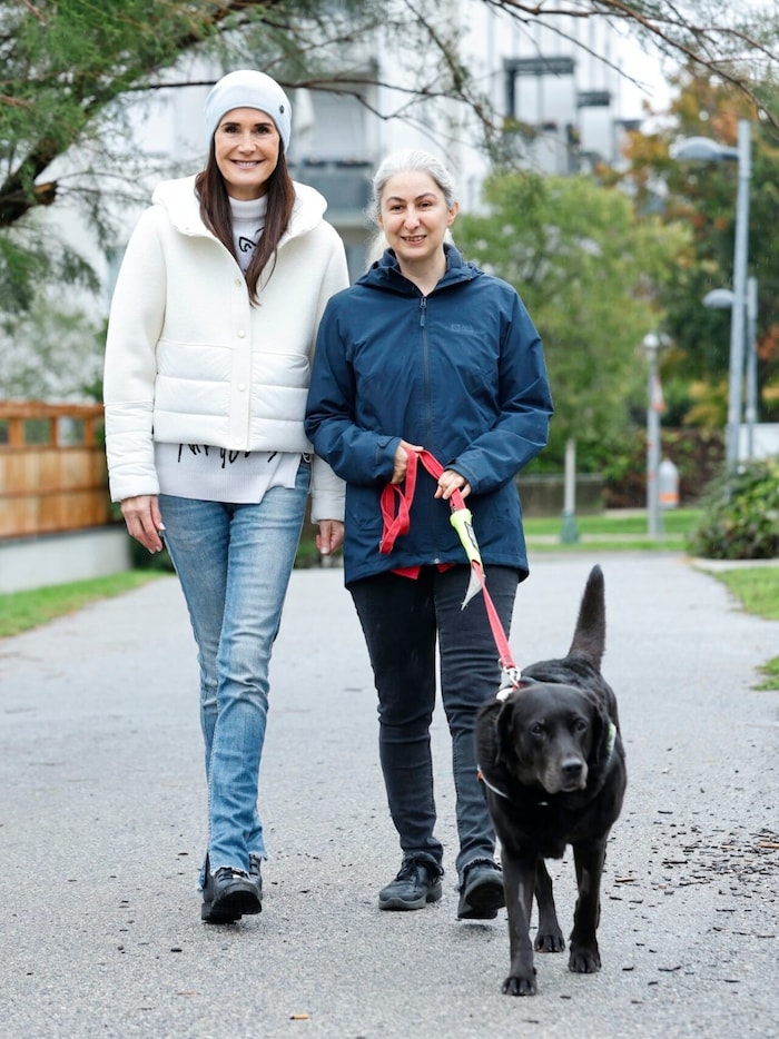 Maggie Entenfeller (li.) hat Anita Kolerus und ihre „Tasha“ besucht. 