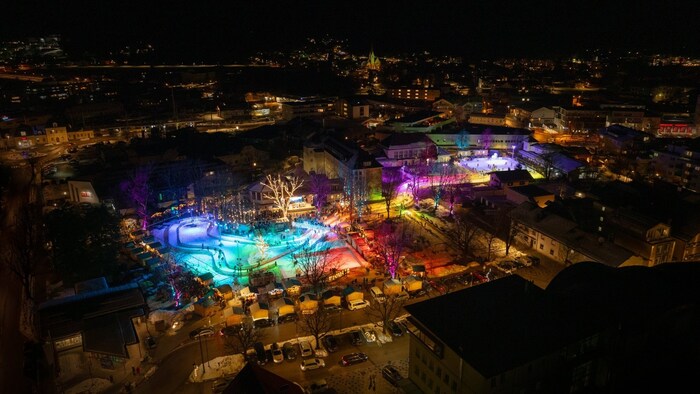 Bunt und auch eisig wird es bei Reutte on Ice im Stadtpark.