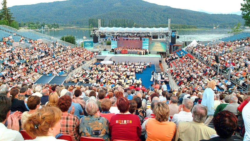 Beach-Volleyball wird vor 4600 Fans in der Werzer Arena in Pörtschach gespielt. (Bild: Evelyn Hronek/hronek)