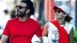 Bradley Cooper und Gigi Hadid sind nicht nur in Liebesdingen, sondern auch modisch auf einer Linie. (Bild: Photo Press Service)