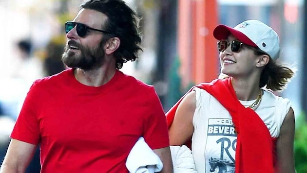 Bradley Cooper and Gigi Hadid are not only on the same page when it comes to love, but also fashion. (Bild: Photo Press Service)