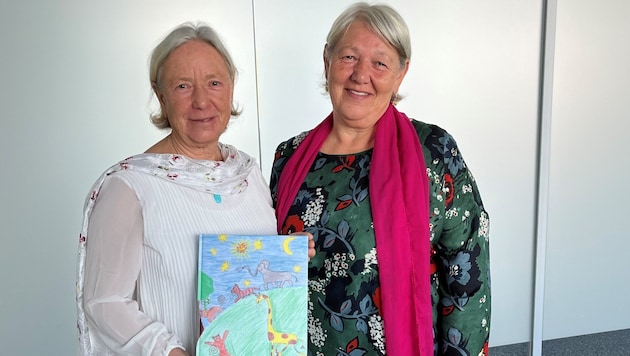 Author Rona Prachtl was able to count on the support of her sister Theresia Piechalik in the realization of her project. (Bild: SoS)