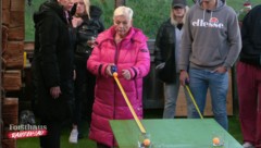 Beim „Raus-rein-Spiel“ ist Jazz Gitti das Glück nicht gewogen. Sie und Carmen müssen ...