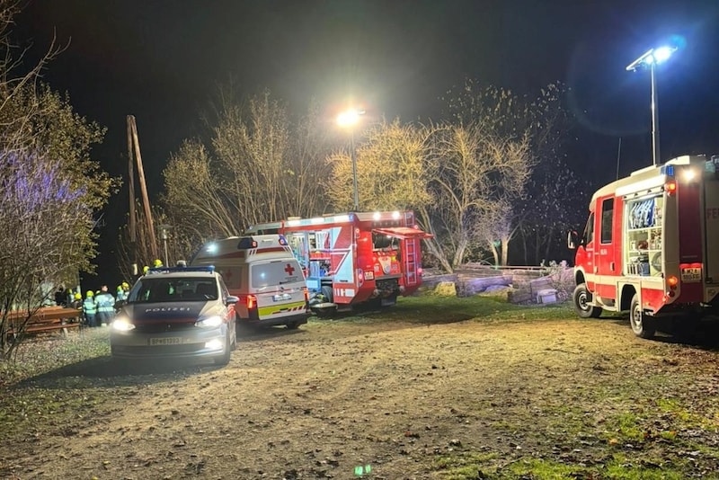 Rescue operation during the night. (Bild: BFVMZ/FF Wartberg)