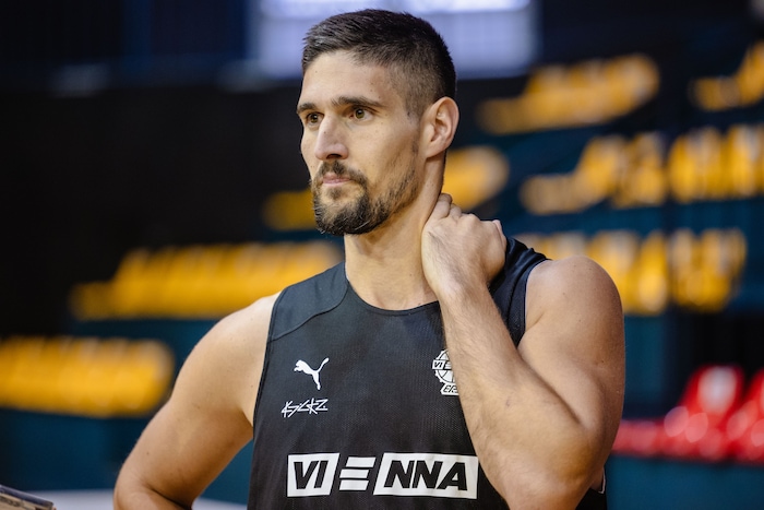 Toni Blazan ist ein echter Allrounder. Er kann dribbeln, werfen, passen und verteidigen.