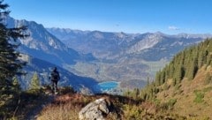 Vom Fuß der Mittagsspitze haben Bergfexe einen wunderbaren Blick in idyllische Montafon. (Bild: Bergauer Rubina)