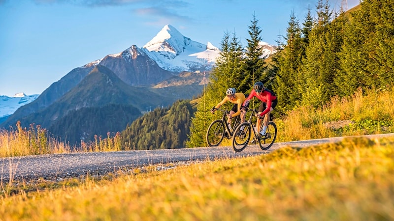 Immer mehr wollen mit Gravelbikes, einem Hybrid aus Rennrad und Mountainbike, hoch hinaus. (Bild: © SalzburgerLand Tourismus)