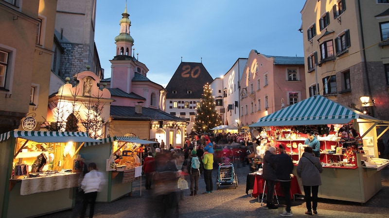 Tyrol's largest old town in Hall offers an impressive backdrop. (Bild: Gerhard Flatscher)