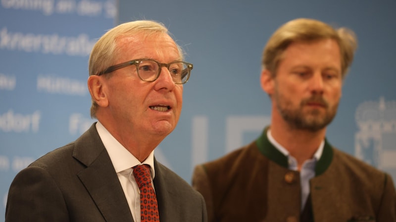 Under Wilfried Haslauer, the state government arranged the deal with landowner Max Mayr-Melnhof (right). (Bild: Tröster Andreas)