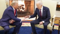 Trump und Biden im Oval Office (Bild: AFP/ALEX WONG/Getty Images)