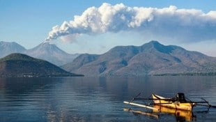 Bali liegt nur etwa 500 Kilometer von der Provinz Ost-Nusa Tenggara entfernt, in der sich der 1584 Meter hohe Vulkan (BIld) befindet.  (Bild: AFP)