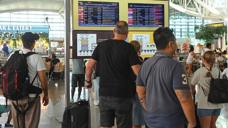 Many travelers are now stuck here at Denpasar Airport. (Bild: AFP)